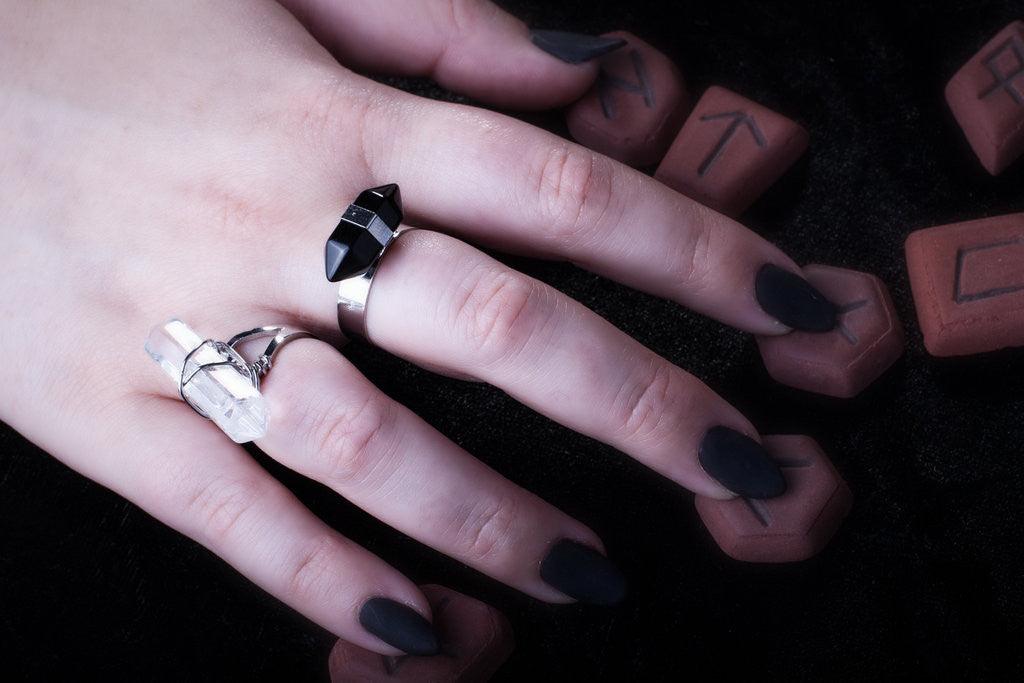 ONYX CRYSTAL RING