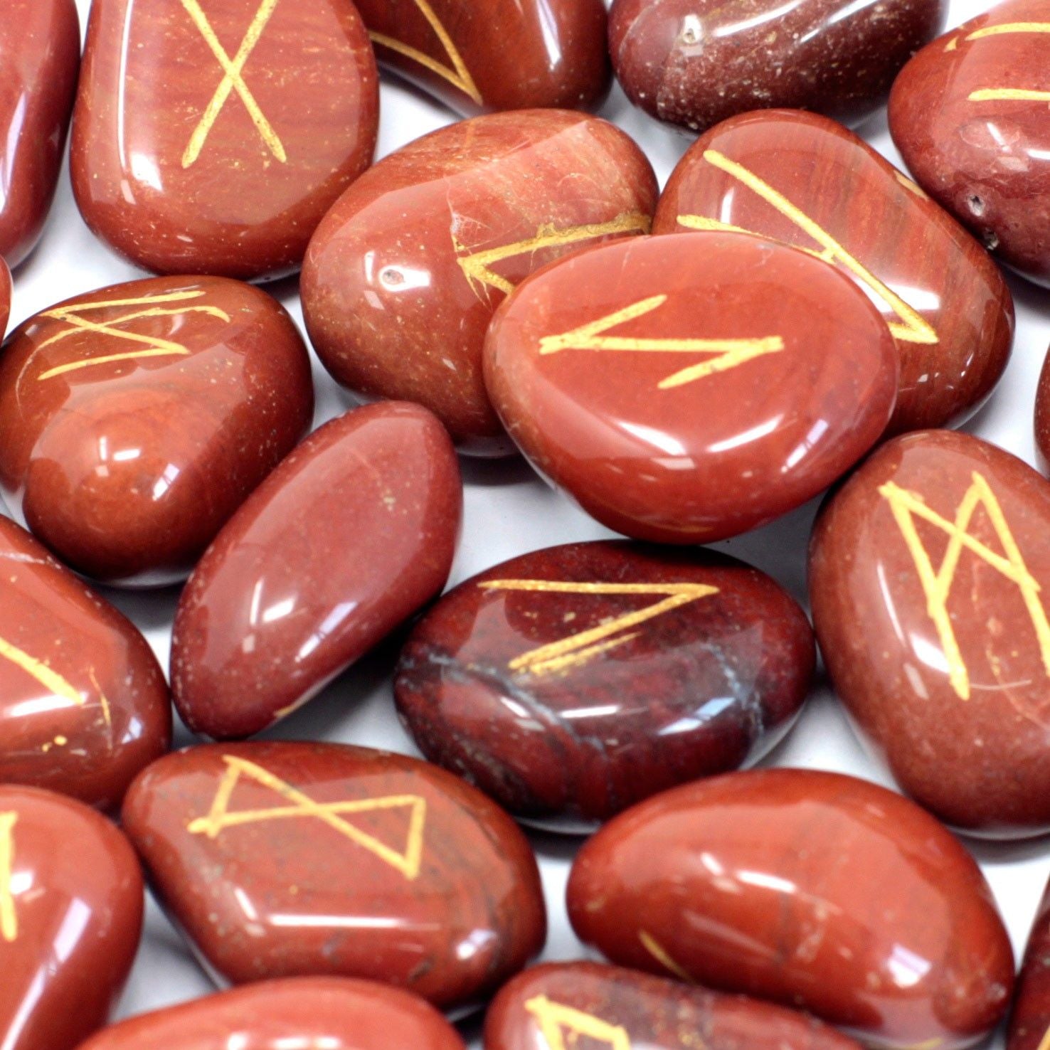 RED JASPER RUNE STONE SET IN POUCH