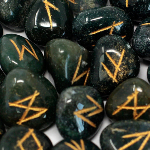 BLOODSTONE RUNE STONE SET IN POUCH