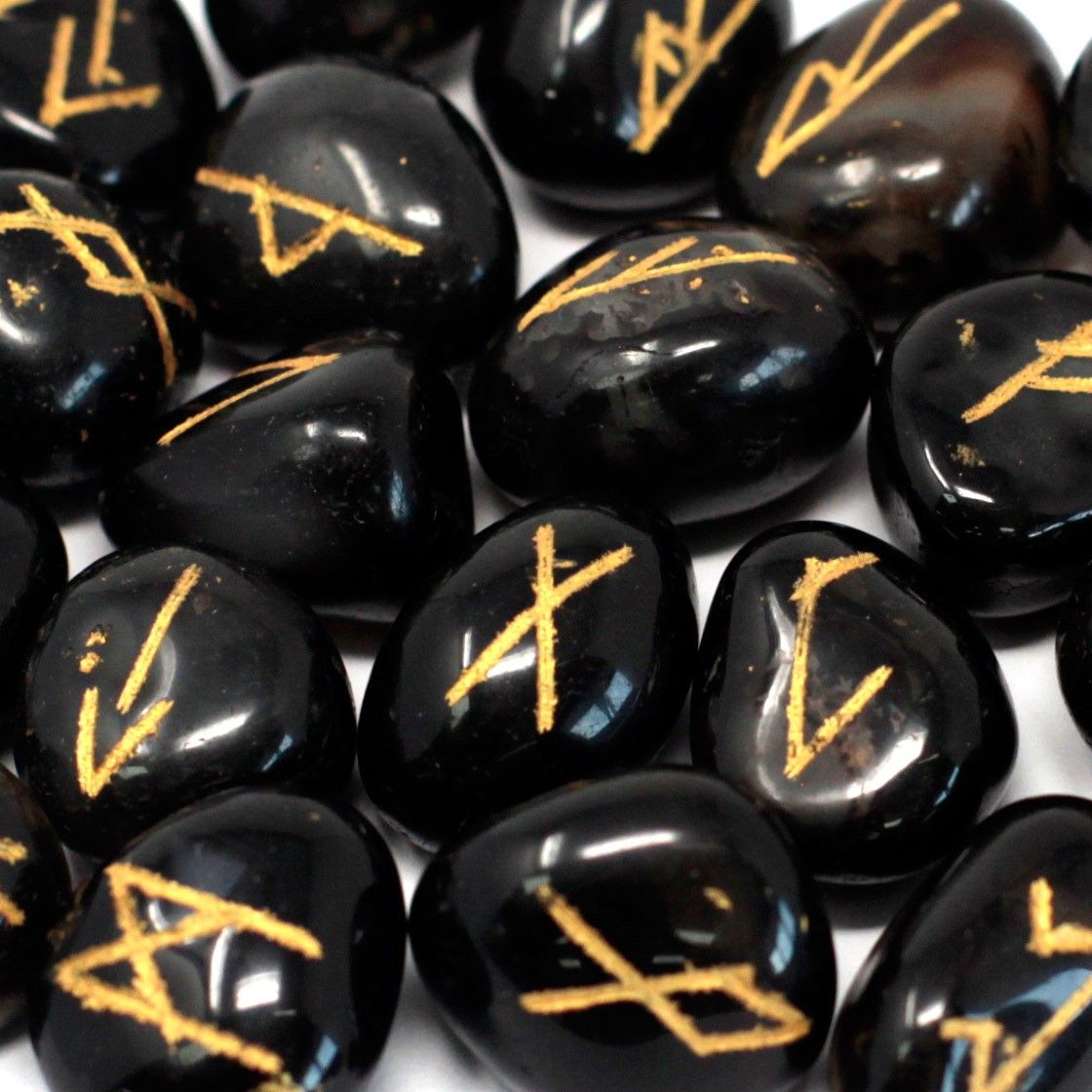 BLACK ONYX RUNE STONE SET IN POUCH