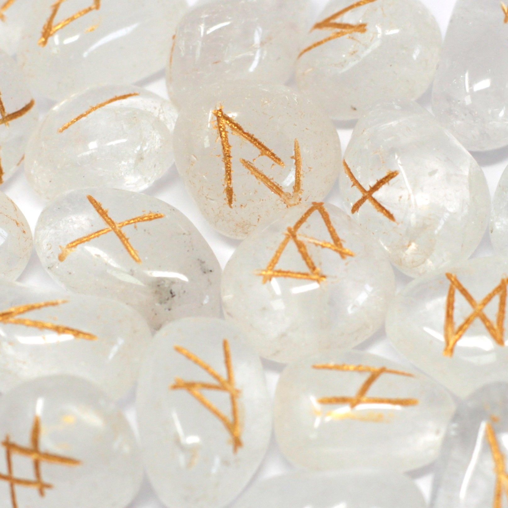 CLEAR QUARTZ RUNE STONE SET IN POUCH