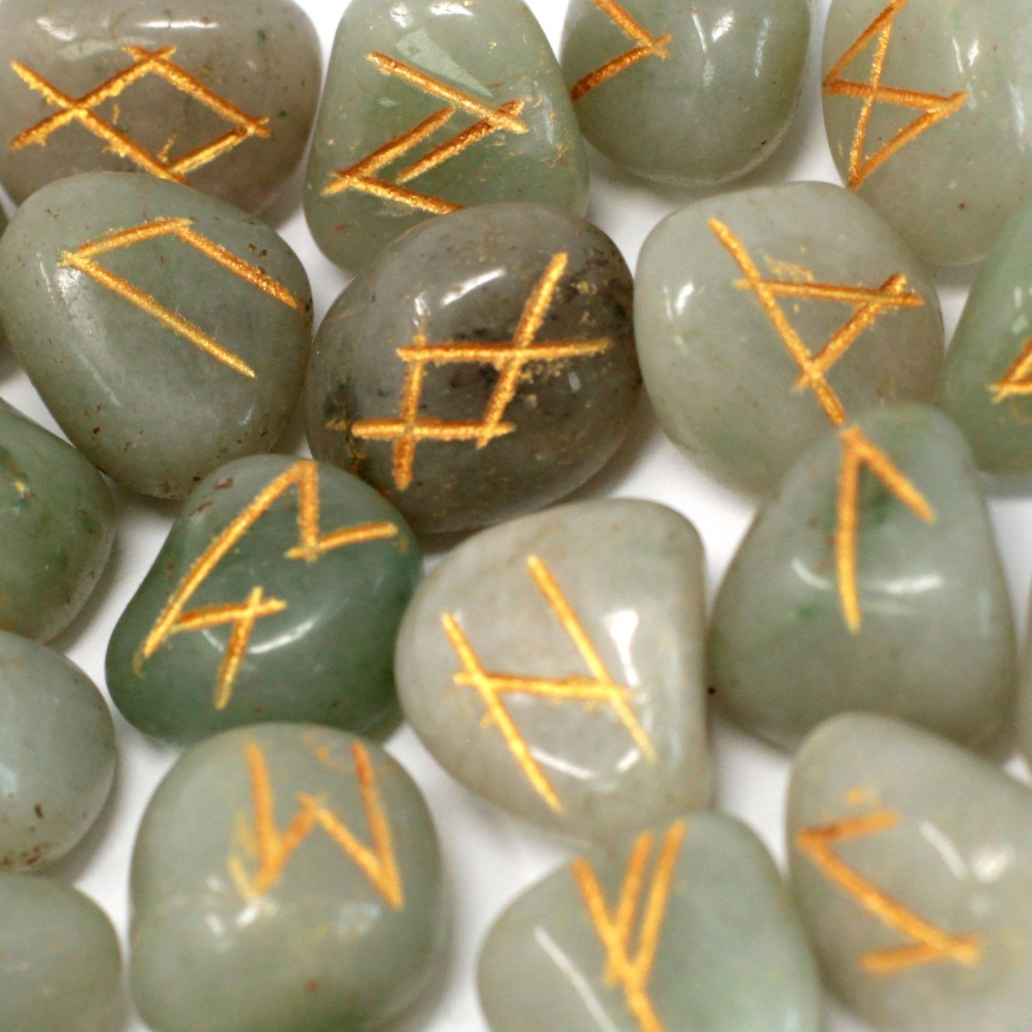 GREEN AVENTURINE RUNE STONE SET IN POUCH
