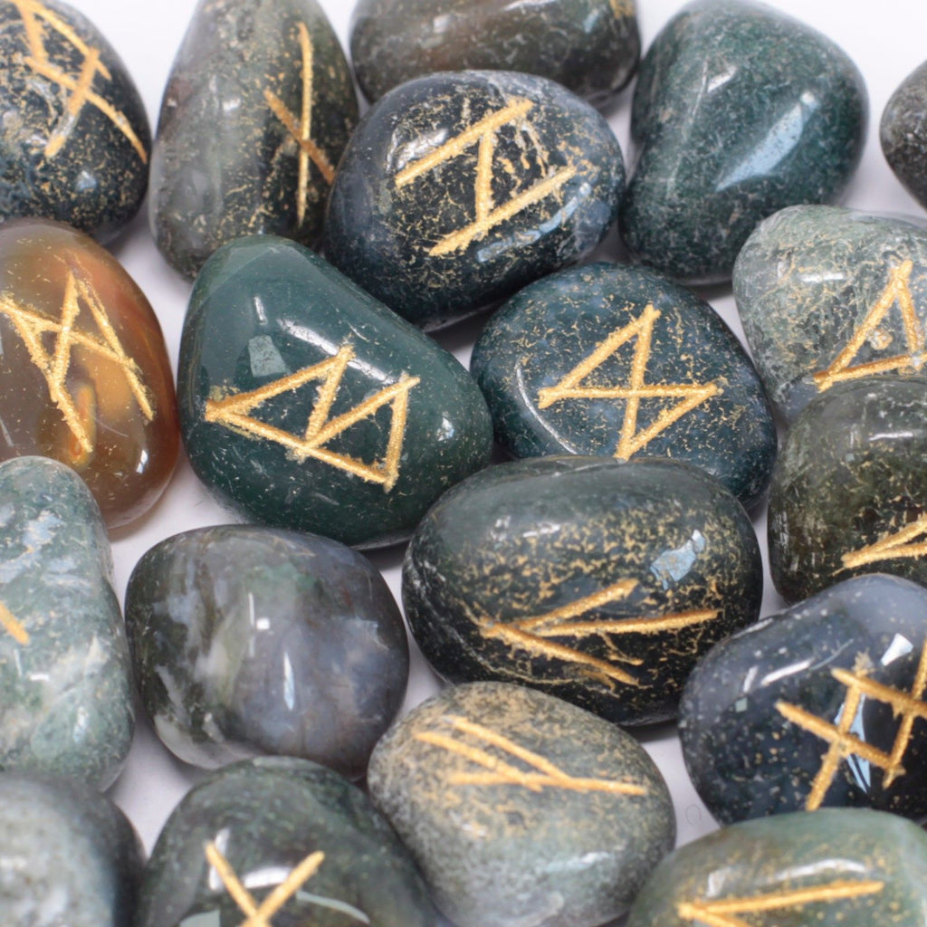 MOSS AGATE RUNE STONE SET IN POUCH
