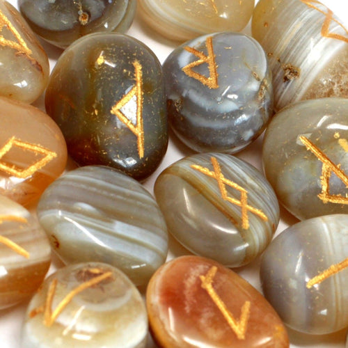 BANDED AGATE RUNE STONE SET IN POUCH