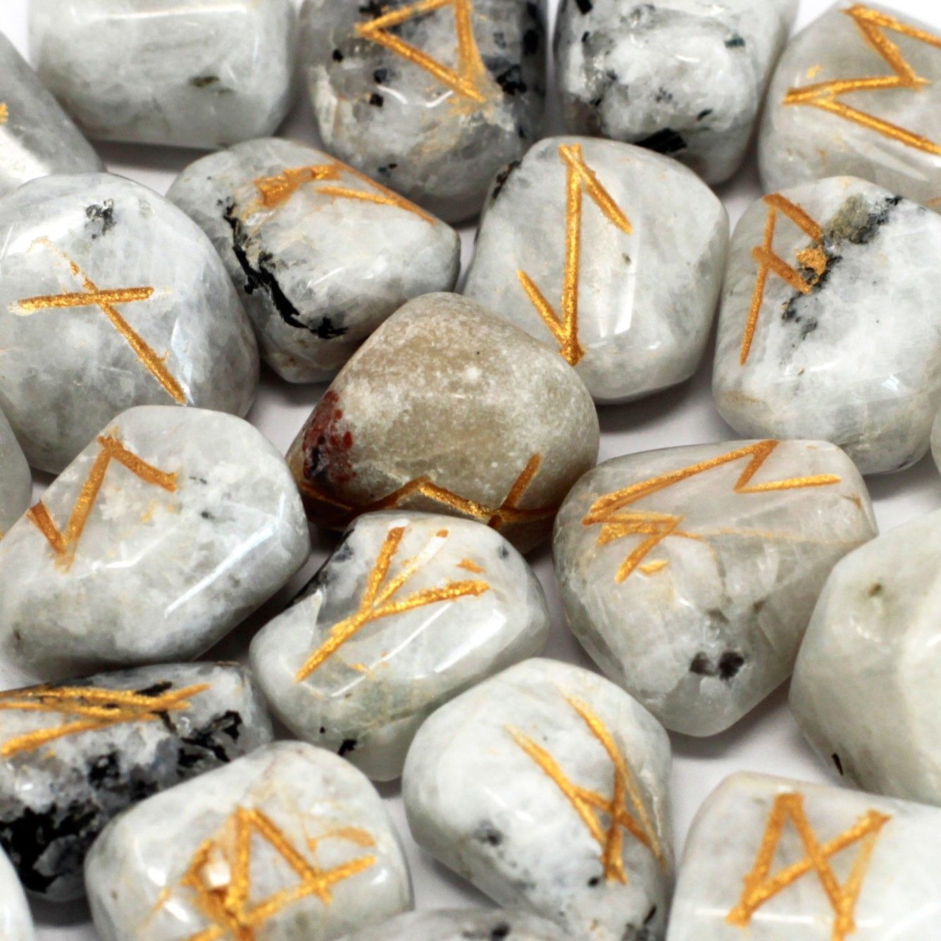 RAINBOW MOONSTONE RUNE STONE SET IN POUCH
