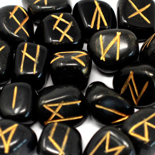 BLACK AGATE RUNE STONE SET IN POUCH